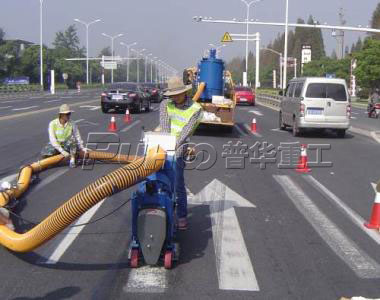 公路道路标线清理抛丸机，马路标线打毛除锈清理方案—青岛普华重工